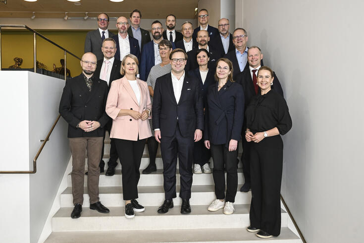 Vuonna 2025 otettu ryhmäkuva C21 Helsingin kaupungintalolla.